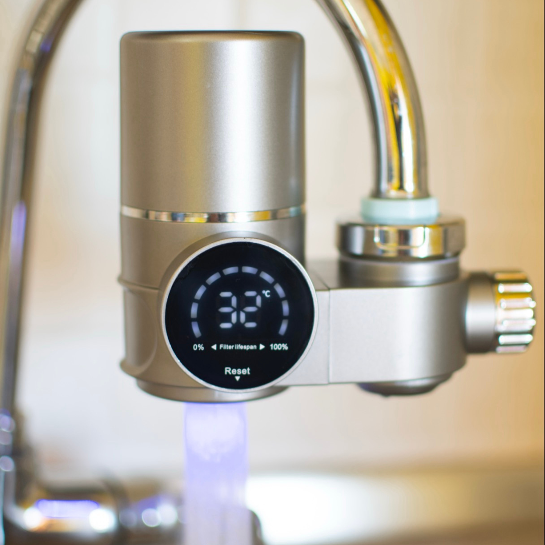 ACQUAPURE™ - Filtro Universale con Purificazione UV e Display Digitale